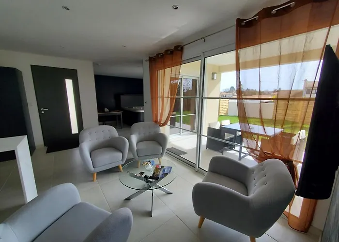 Nyaraló Hortensia, Famille Et Amis